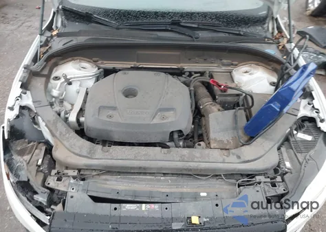 2021 Volvo Xc60 T6 R-Design z USA, uszkodzony, nr VIN YV4A22RM0M1740080